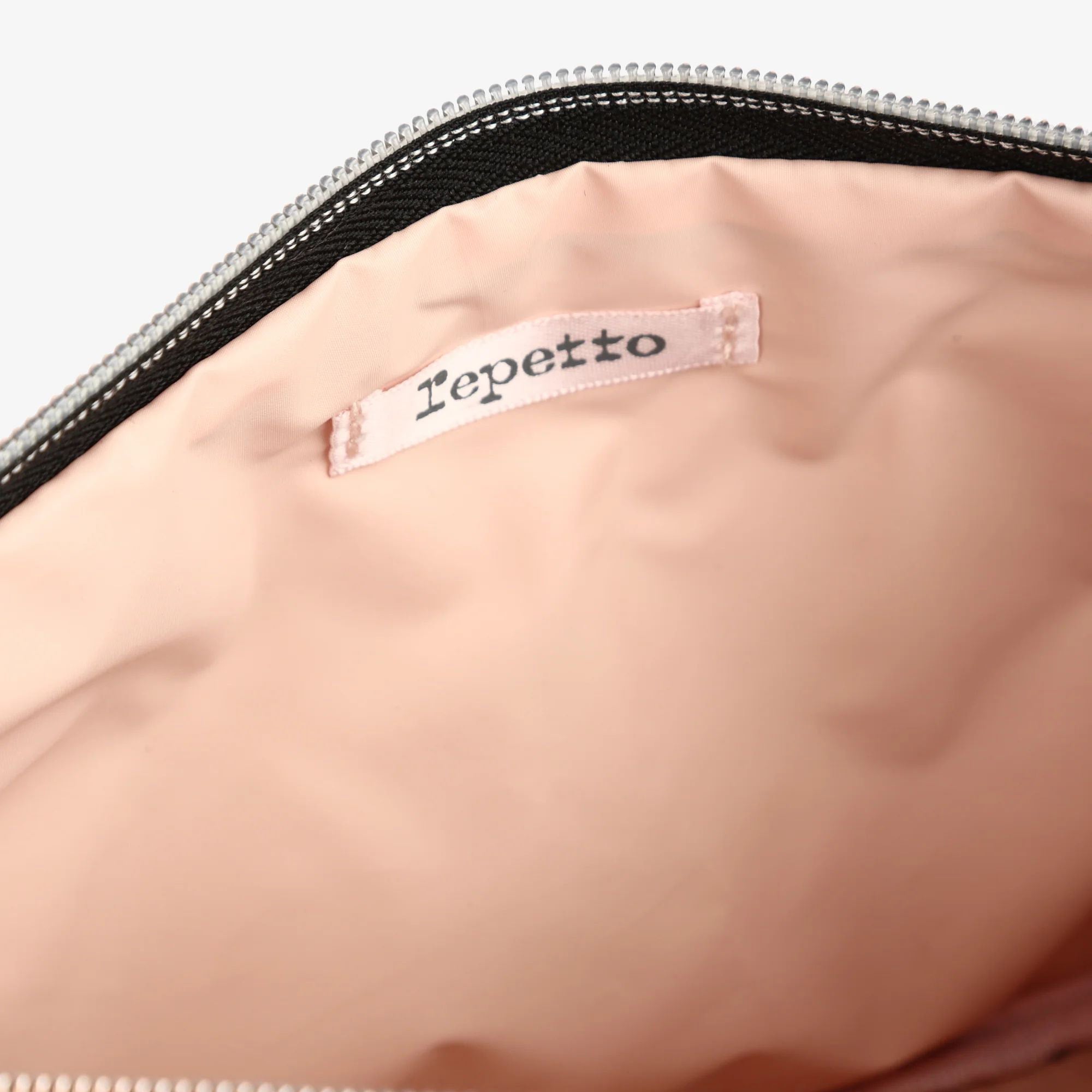 Black Ballet Shoes Bag(H 18 x W 23 x D 9 cm）